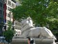  new york 2006  - Bryant Park Lion a l entree de la NY Public Library